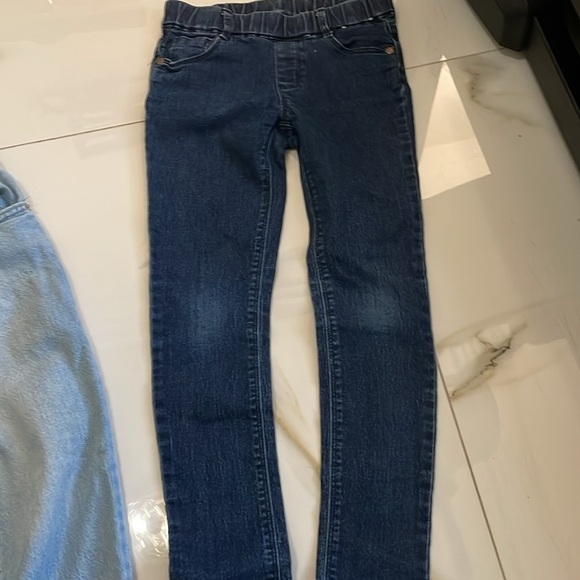 Girls bundle of dark blue, light blue and black jeans size 6/7 - Picture 6 of 7